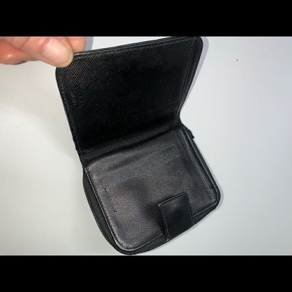 💥AUTHENTIC💥 Prada Saffiano Leather Compact Wallet Black - Picture 7 of 10